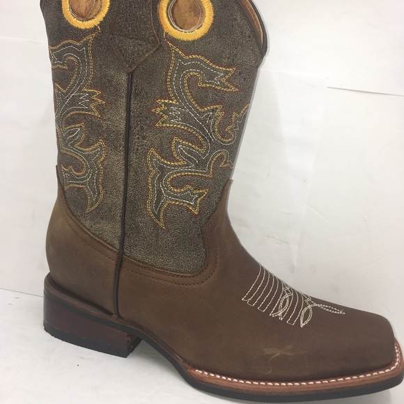 Women’s Cowgirl Boots Brown Color - Picture 2 of 8